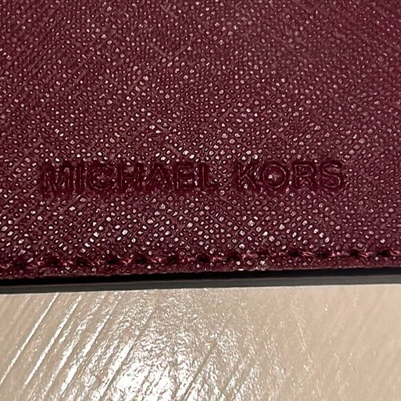 Michael Kors Credit Card And ID Holder Dark Burgundy Leather Classy Minimalist - Picture 2 of 9